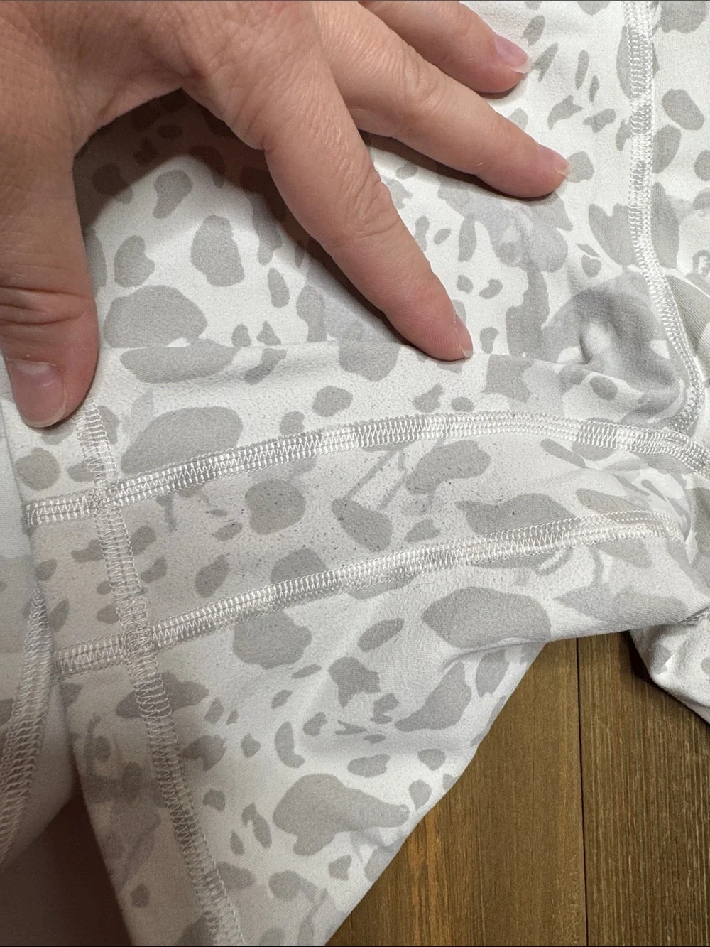 Lululemon Align 6” Biker Shorts White & Light Gray Printed Size 8